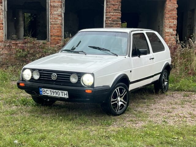 Белый Фольксваген Гольф, объемом двигателя 1.3 л и пробегом 333 тыс. км за 780 $, фото 1 на Automoto.ua