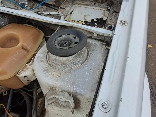 Белый Фольксваген Гольф, объемом двигателя 1.3 л и пробегом 260 тыс. км за 833 $, фото 8 на Automoto.ua