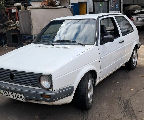 Белый Фольксваген Гольф, объемом двигателя 1.3 л и пробегом 260 тыс. км за 833 $, фото 2 на Automoto.ua