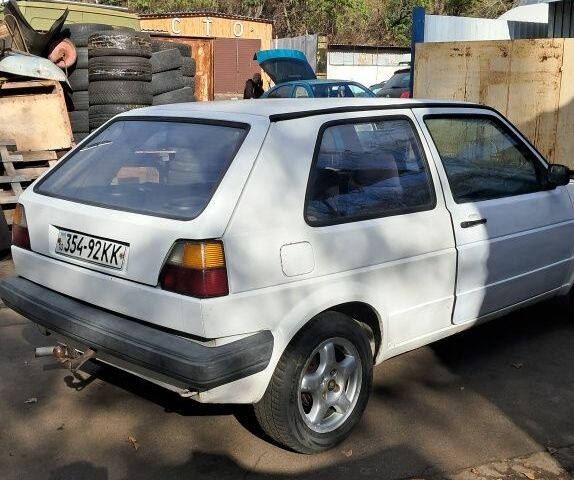 Белый Фольксваген Гольф, объемом двигателя 1.3 л и пробегом 260 тыс. км за 833 $, фото 6 на Automoto.ua