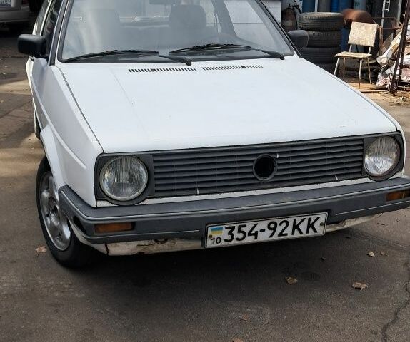 Белый Фольксваген Гольф, объемом двигателя 1.3 л и пробегом 260 тыс. км за 833 $, фото 4 на Automoto.ua