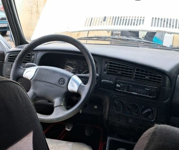 Белый Фольксваген Гольф, объемом двигателя 1.3 л и пробегом 260 тыс. км за 833 $, фото 13 на Automoto.ua