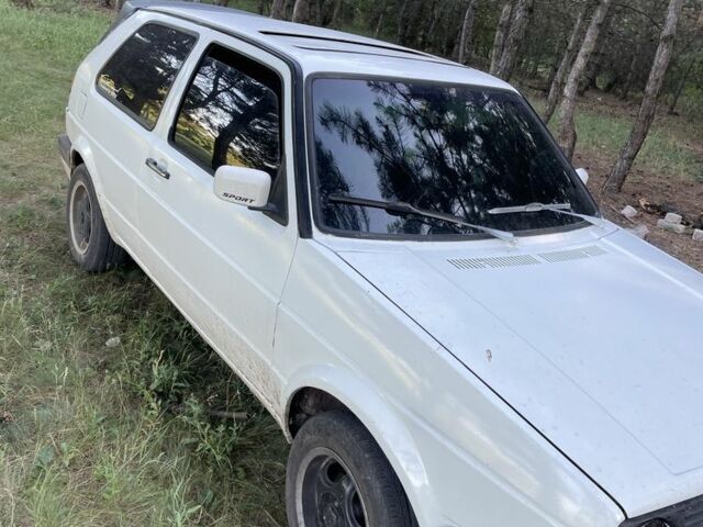 Білий Фольксваген Гольф, об'ємом двигуна 1.8 л та пробігом 250 тис. км за 1350 $, фото 4 на Automoto.ua