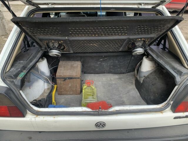 Белый Фольксваген Гольф, объемом двигателя 1.3 л и пробегом 200 тыс. км за 1600 $, фото 10 на Automoto.ua