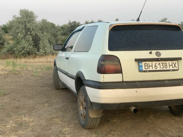 Белый Фольксваген Гольф, объемом двигателя 1.9 л и пробегом 350 тыс. км за 1300 $, фото 4 на Automoto.ua