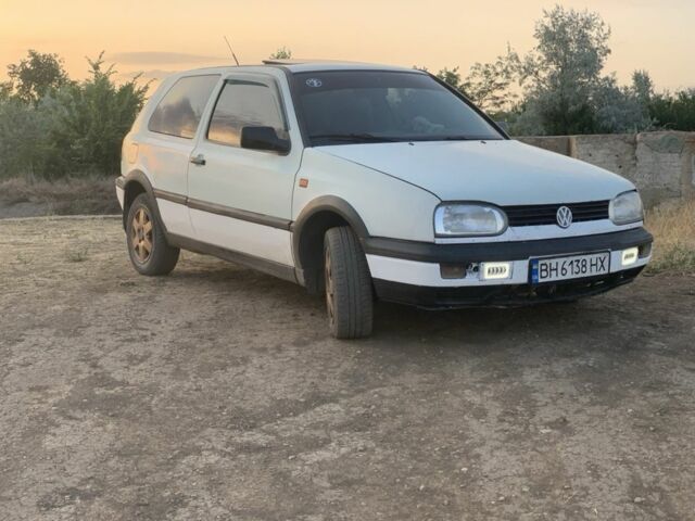 Белый Фольксваген Гольф, объемом двигателя 1.9 л и пробегом 350 тыс. км за 1300 $, фото 1 на Automoto.ua