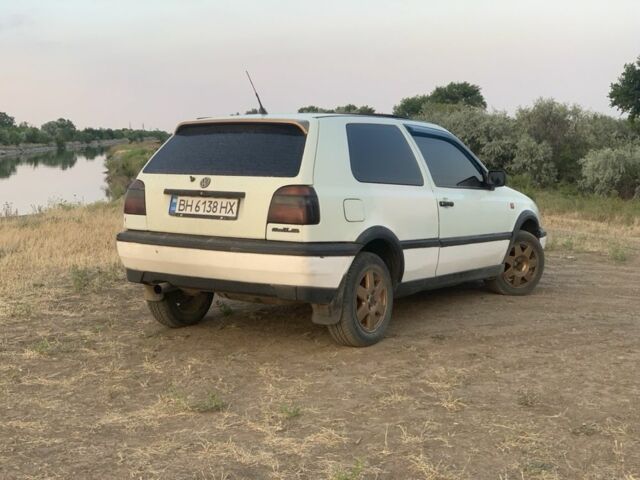 Белый Фольксваген Гольф, объемом двигателя 1.9 л и пробегом 350 тыс. км за 1300 $, фото 2 на Automoto.ua