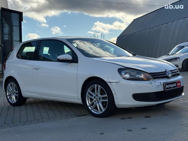 Белый Фольксваген Гольф, объемом двигателя 1.6 л и пробегом 243 тыс. км за 8590 $, фото 2 на Automoto.ua