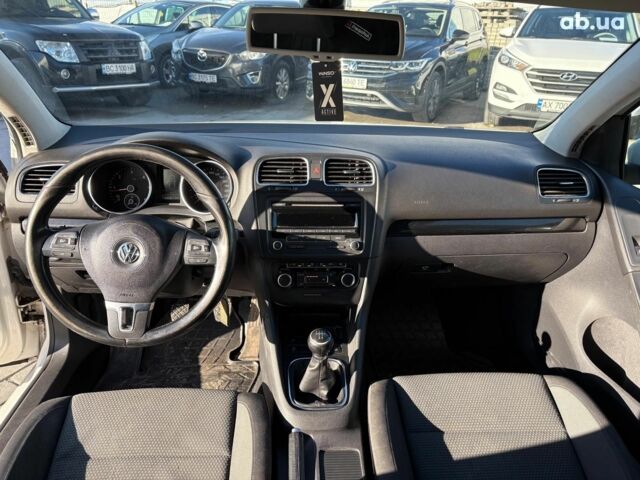 Белый Фольксваген Гольф, объемом двигателя 1.6 л и пробегом 243 тыс. км за 8590 $, фото 6 на Automoto.ua