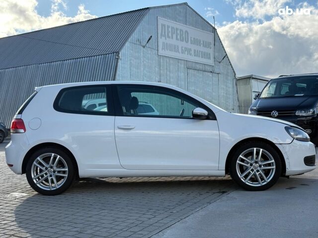 Белый Фольксваген Гольф, объемом двигателя 1.6 л и пробегом 243 тыс. км за 8590 $, фото 3 на Automoto.ua