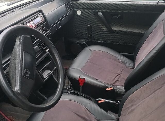 Белый Фольксваген Гольф, объемом двигателя 1.3 л и пробегом 389 тыс. км за 1550 $, фото 5 на Automoto.ua