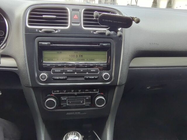 Фольксваген Гольф 2011 в Черновцах на Automoto.ua Белый Фольксваген Гольф, объемом двигателя 1.2 л и пробегом 230 тыс. км за 7581 $, фото 5 на Automoto.ua