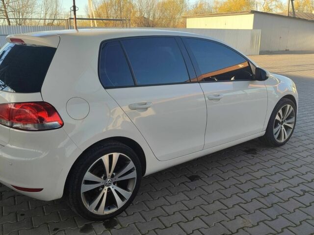 Фольксваген Гольф 2011 в Черновцах на Automoto.ua Белый Фольксваген Гольф, объемом двигателя 1.2 л и пробегом 230 тыс. км за 7581 $, фото 2 на Automoto.ua