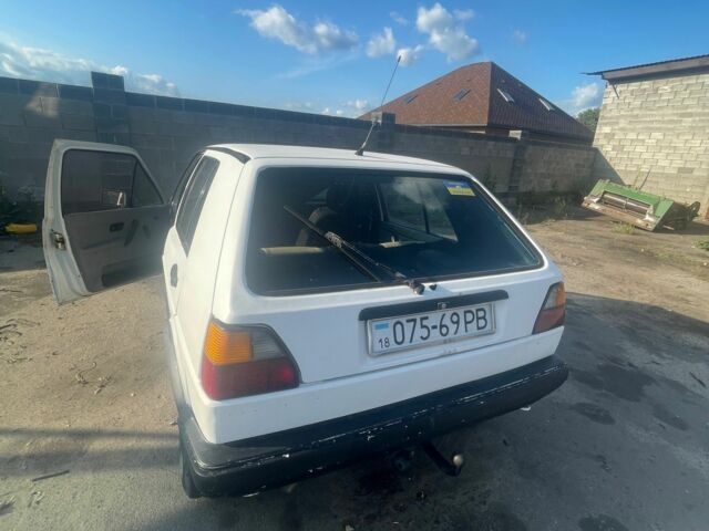 Белый Фольксваген Гольф, объемом двигателя 1.8 л и пробегом 200 тыс. км за 900 $, фото 3 на Automoto.ua