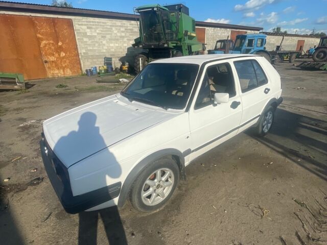 Белый Фольксваген Гольф, объемом двигателя 1.8 л и пробегом 200 тыс. км за 900 $, фото 1 на Automoto.ua