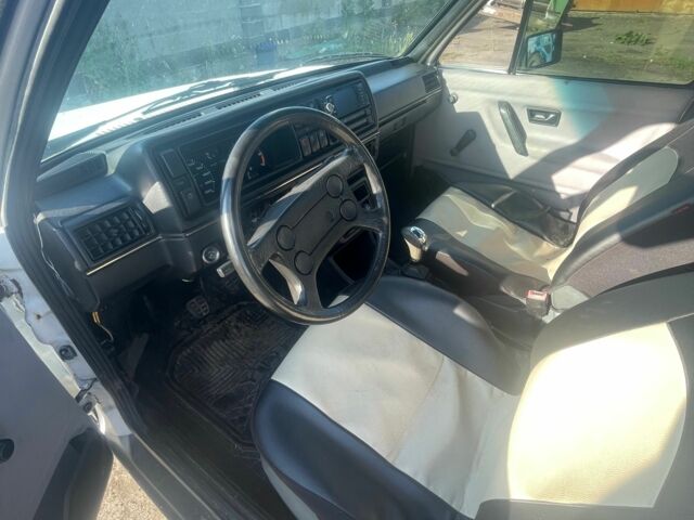 Белый Фольксваген Гольф, объемом двигателя 1.8 л и пробегом 200 тыс. км за 900 $, фото 2 на Automoto.ua