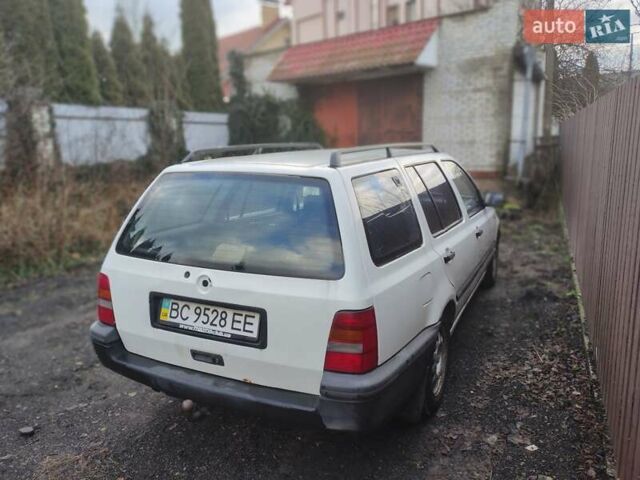 Белый Фольксваген Гольф, объемом двигателя 1.78 л и пробегом 200 тыс. км за 1450 $, фото 4 на Automoto.ua