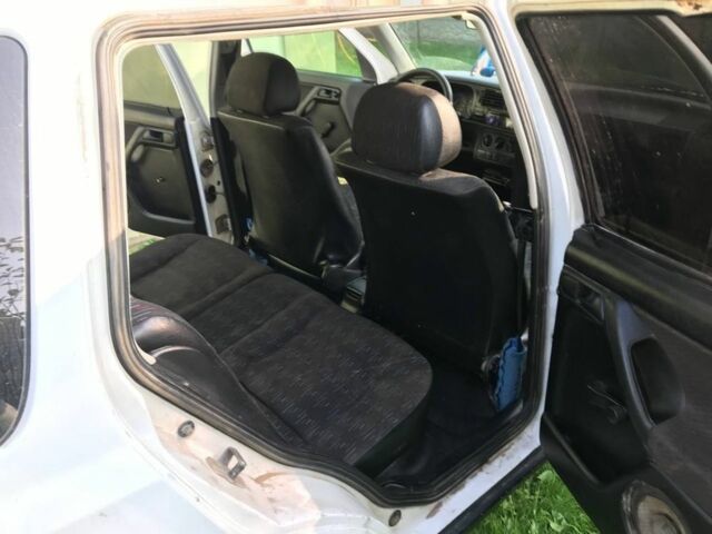 Белый Фольксваген Гольф, объемом двигателя 1.4 л и пробегом 240 тыс. км за 1200 $, фото 5 на Automoto.ua