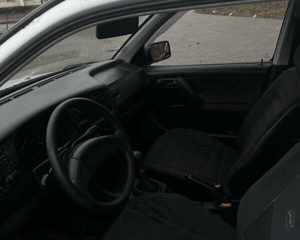 Белый Фольксваген Гольф, объемом двигателя 1.39 л и пробегом 130 тыс. км за 1450 $, фото 7 на Automoto.ua