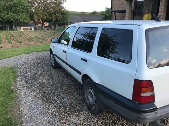 Белый Фольксваген Гольф, объемом двигателя 1.4 л и пробегом 240 тыс. км за 1200 $, фото 2 на Automoto.ua