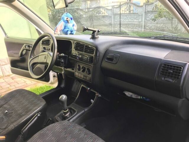 Белый Фольксваген Гольф, объемом двигателя 1.4 л и пробегом 240 тыс. км за 1200 $, фото 4 на Automoto.ua