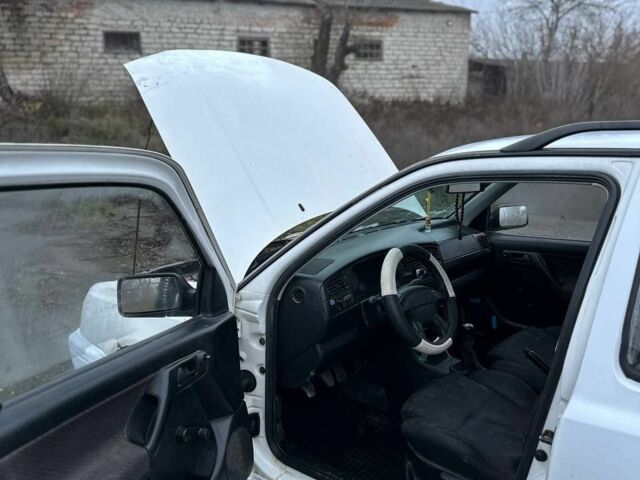 Белый Фольксваген Гольф, объемом двигателя 1.4 л и пробегом 270 тыс. км за 800 $, фото 1 на Automoto.ua