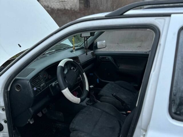 Белый Фольксваген Гольф, объемом двигателя 1.4 л и пробегом 270 тыс. км за 800 $, фото 2 на Automoto.ua