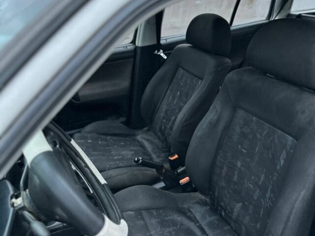 Белый Фольксваген Гольф, объемом двигателя 1.4 л и пробегом 270 тыс. км за 800 $, фото 4 на Automoto.ua