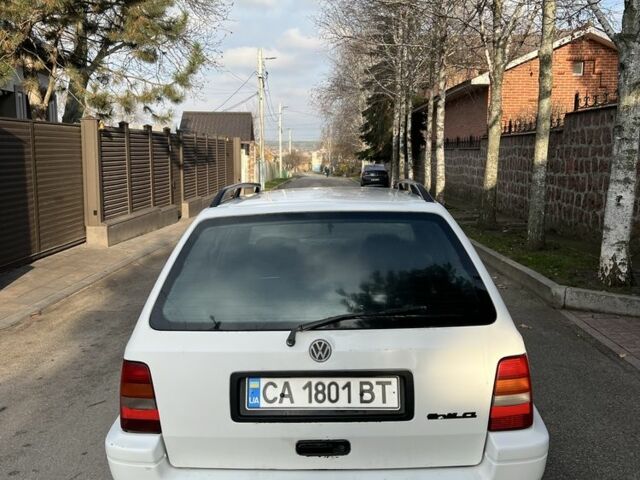 Белый Фольксваген Гольф, объемом двигателя 1.8 л и пробегом 330 тыс. км за 2400 $, фото 4 на Automoto.ua