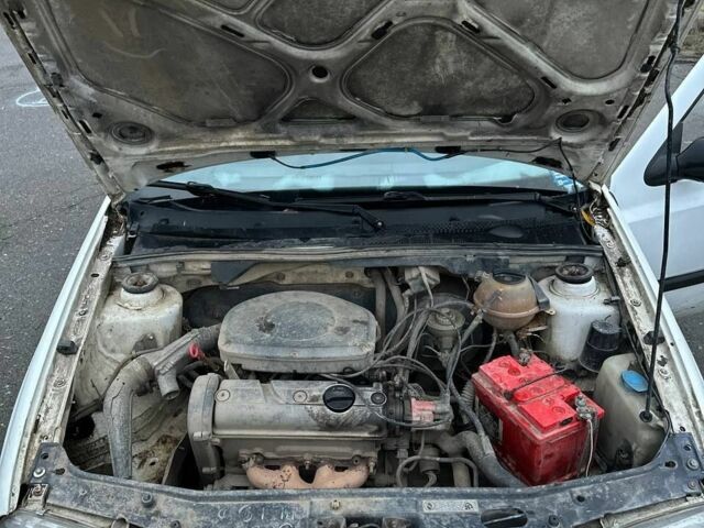 Белый Фольксваген Гольф, объемом двигателя 1.4 л и пробегом 270 тыс. км за 800 $, фото 7 на Automoto.ua