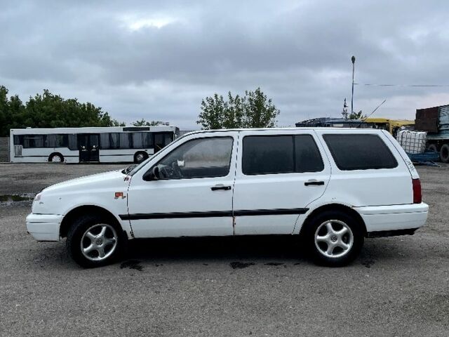 Белый Фольксваген Гольф, объемом двигателя 1.8 л и пробегом 400 тыс. км за 1400 $, фото 6 на Automoto.ua