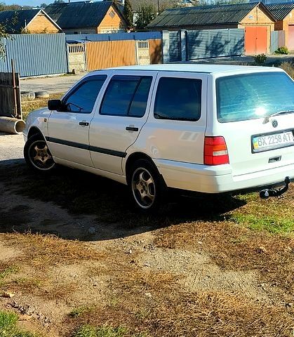 Белый Фольксваген Гольф, объемом двигателя 1.8 л и пробегом 250 тыс. км за 3000 $, фото 3 на Automoto.ua