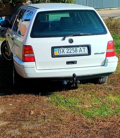 Белый Фольксваген Гольф, объемом двигателя 1.8 л и пробегом 250 тыс. км за 3000 $, фото 2 на Automoto.ua