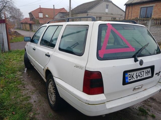 Белый Фольксваген Гольф, объемом двигателя 1.9 л и пробегом 267 тыс. км за 800 $, фото 2 на Automoto.ua