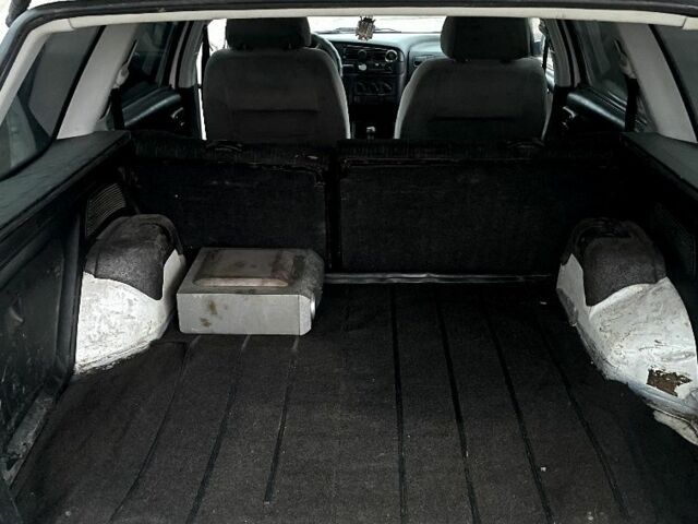 Белый Фольксваген Гольф, объемом двигателя 1.8 л и пробегом 400 тыс. км за 1400 $, фото 10 на Automoto.ua