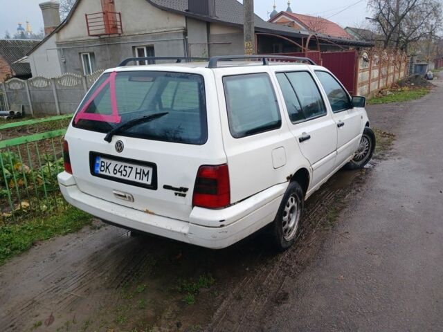 Белый Фольксваген Гольф, объемом двигателя 1.9 л и пробегом 267 тыс. км за 800 $, фото 3 на Automoto.ua