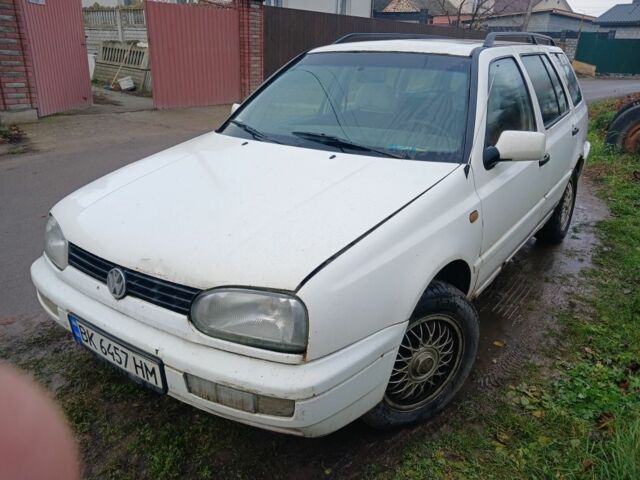 Белый Фольксваген Гольф, объемом двигателя 1.9 л и пробегом 267 тыс. км за 800 $, фото 1 на Automoto.ua