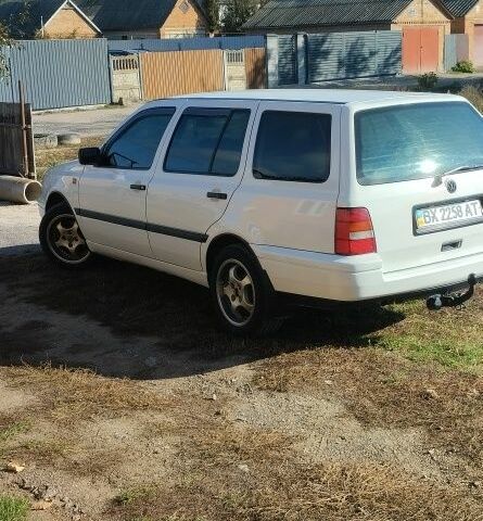 Белый Фольксваген Гольф, объемом двигателя 1.8 л и пробегом 250 тыс. км за 3000 $, фото 3 на Automoto.ua