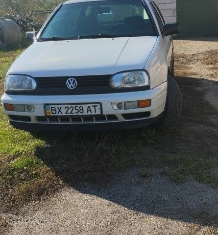 Белый Фольксваген Гольф, объемом двигателя 1.8 л и пробегом 250 тыс. км за 3000 $, фото 1 на Automoto.ua