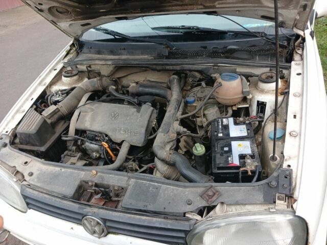 Белый Фольксваген Гольф, объемом двигателя 1.9 л и пробегом 267 тыс. км за 800 $, фото 7 на Automoto.ua