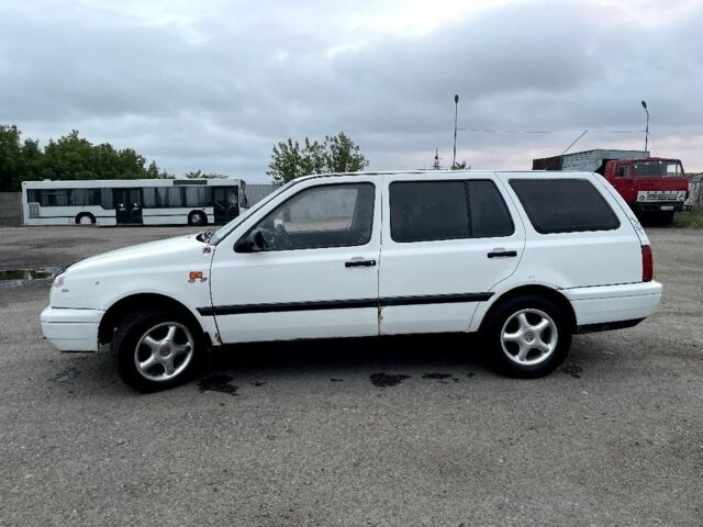 Белый Фольксваген Гольф, объемом двигателя 1.8 л и пробегом 400 тыс. км за 1400 $, фото 3 на Automoto.ua