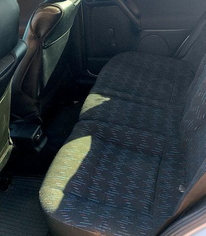 Белый Фольксваген Гольф, объемом двигателя 1.8 л и пробегом 250 тыс. км за 3000 $, фото 7 на Automoto.ua