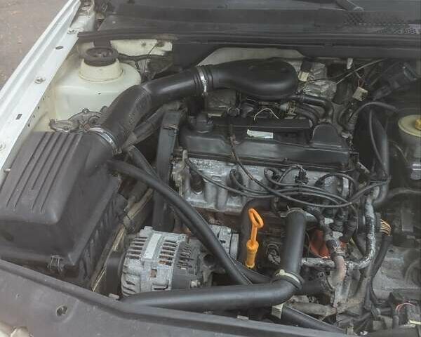 Білий Фольксваген Гольф, об'ємом двигуна 1.8 л та пробігом 247 тис. км за 1500 $, фото 13 на Automoto.ua