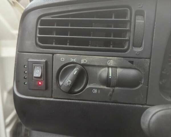 Білий Фольксваген Гольф, об'ємом двигуна 1.8 л та пробігом 247 тис. км за 1500 $, фото 10 на Automoto.ua