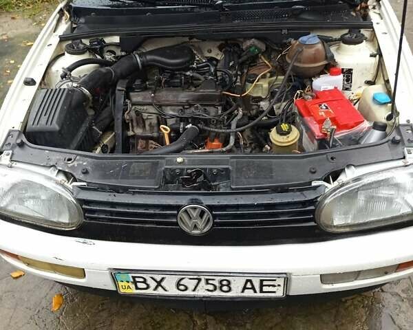 Белый Фольксваген Гольф, объемом двигателя 1.78 л и пробегом 390 тыс. км за 2400 $, фото 11 на Automoto.ua