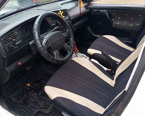 Белый Фольксваген Гольф, объемом двигателя 1.78 л и пробегом 390 тыс. км за 2400 $, фото 5 на Automoto.ua