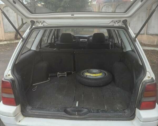 Білий Фольксваген Гольф, об'ємом двигуна 1.8 л та пробігом 247 тис. км за 1500 $, фото 6 на Automoto.ua