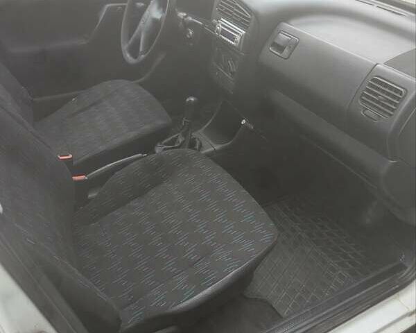 Білий Фольксваген Гольф, об'ємом двигуна 1.8 л та пробігом 247 тис. км за 1500 $, фото 7 на Automoto.ua