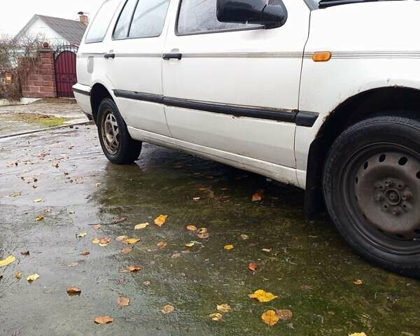 Белый Фольксваген Гольф, объемом двигателя 1.78 л и пробегом 390 тыс. км за 2400 $, фото 7 на Automoto.ua