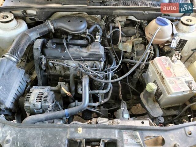 Белый Фольксваген Гольф, объемом двигателя 1.8 л и пробегом 137 тыс. км за 4000 $, фото 5 на Automoto.ua